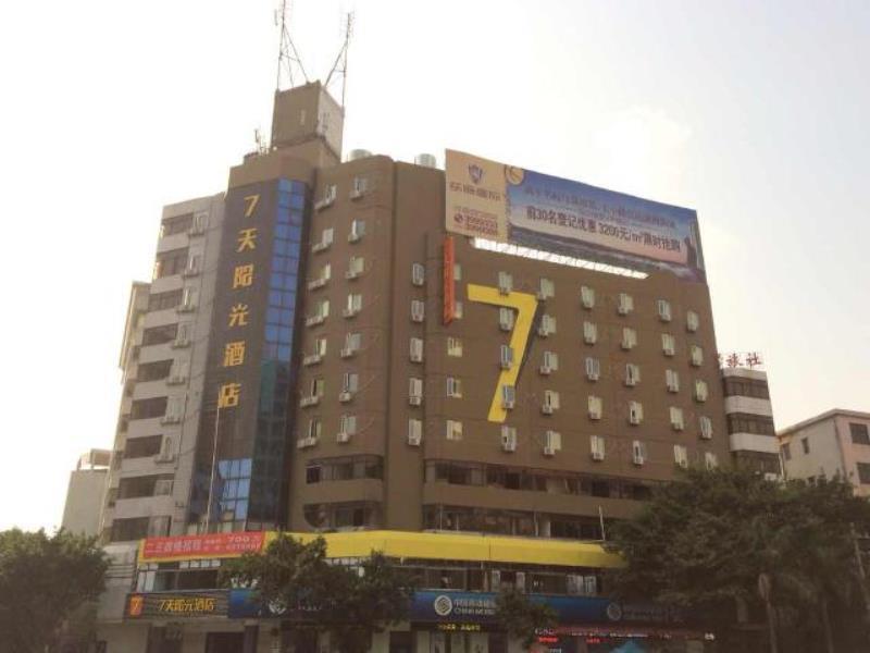 فندق 7 دايز إن فرع يونفو لودينج سينترال Luoding المظهر الخارجي الصورة